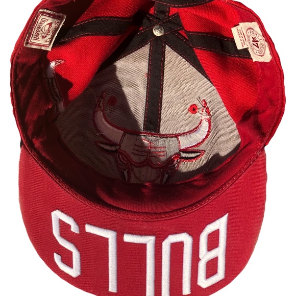 Vintage Chicago Bulls SnapBack - Picture 2 of 3